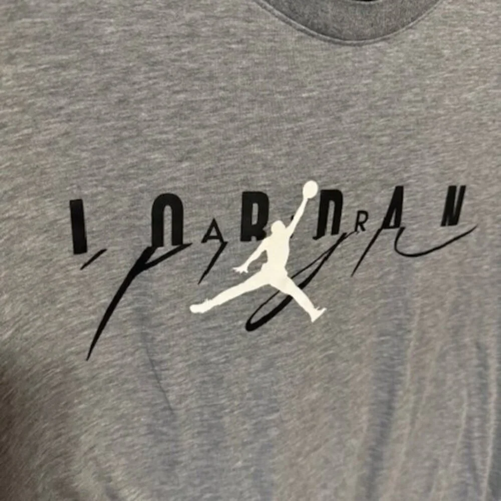 Nike Air‎ Jordan Men's Grey Graphic Logo Short Sleeve Size Medium